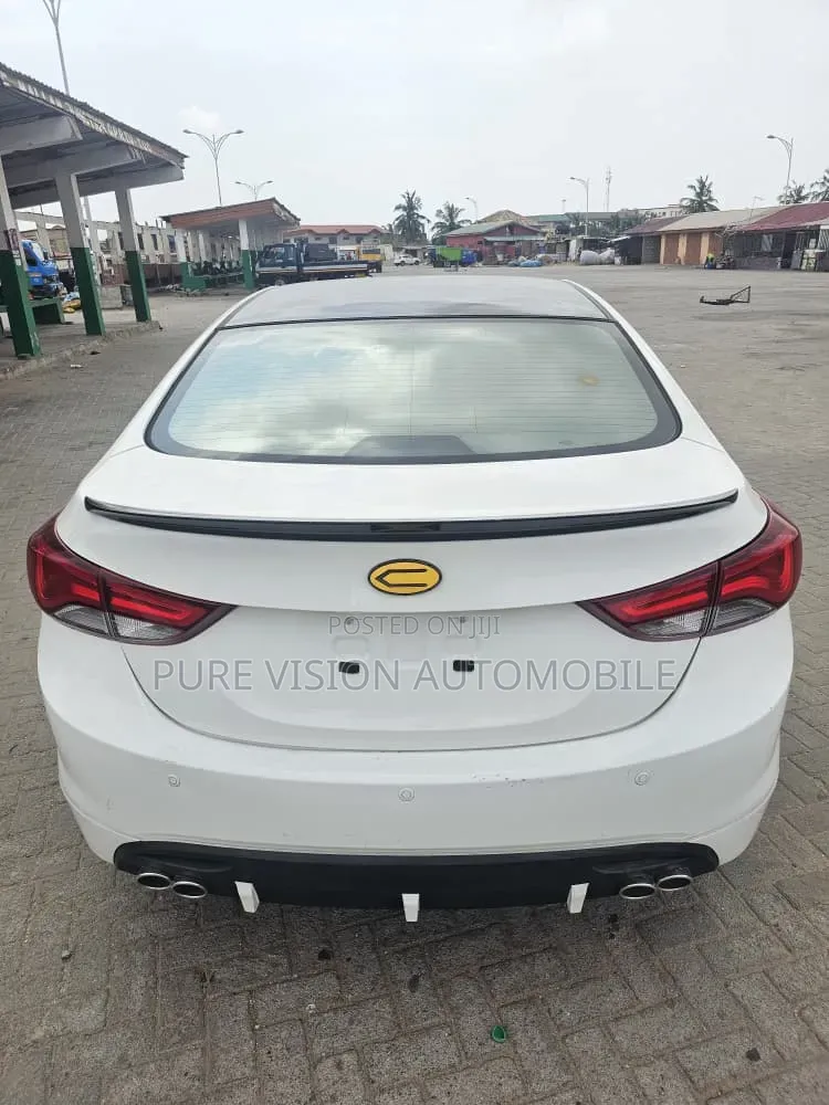 Hyundai Elantra 2016 White