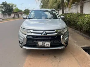 Mitsubishi Outlander 2018 Silver