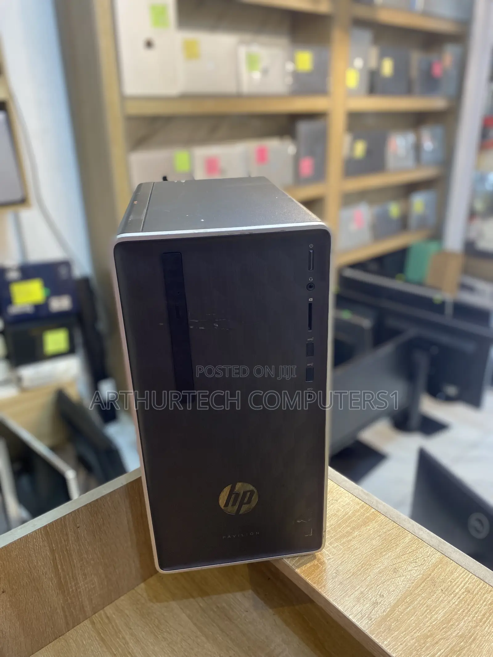 Desktop Computer HP Pavilion 24 8GB AMD Ryzen 5 SSD 256GB
