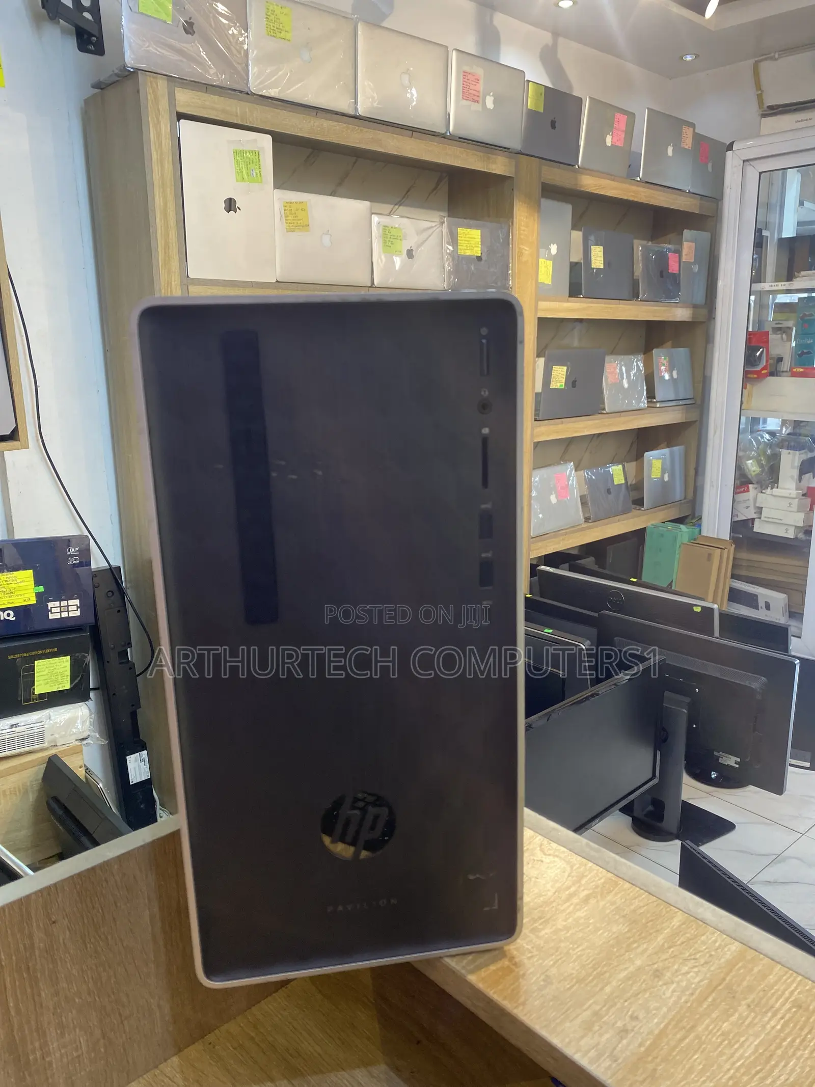 Desktop Computer HP Pavilion 24 8GB AMD Ryzen 5 SSD 256GB