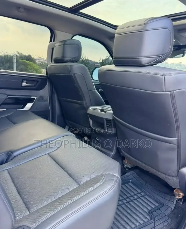 Toyota Tundra 2024 White