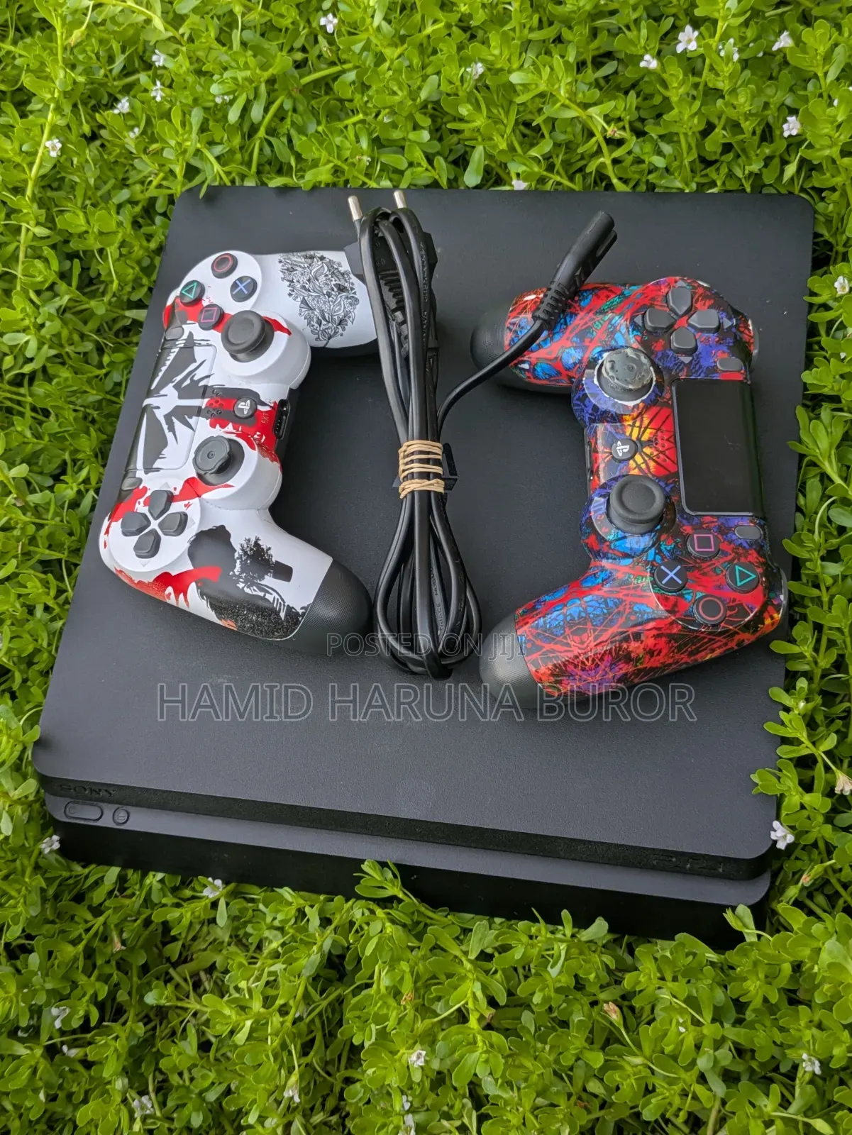 Uk Used PS4 Slim Jailbreak (Two Controllers )