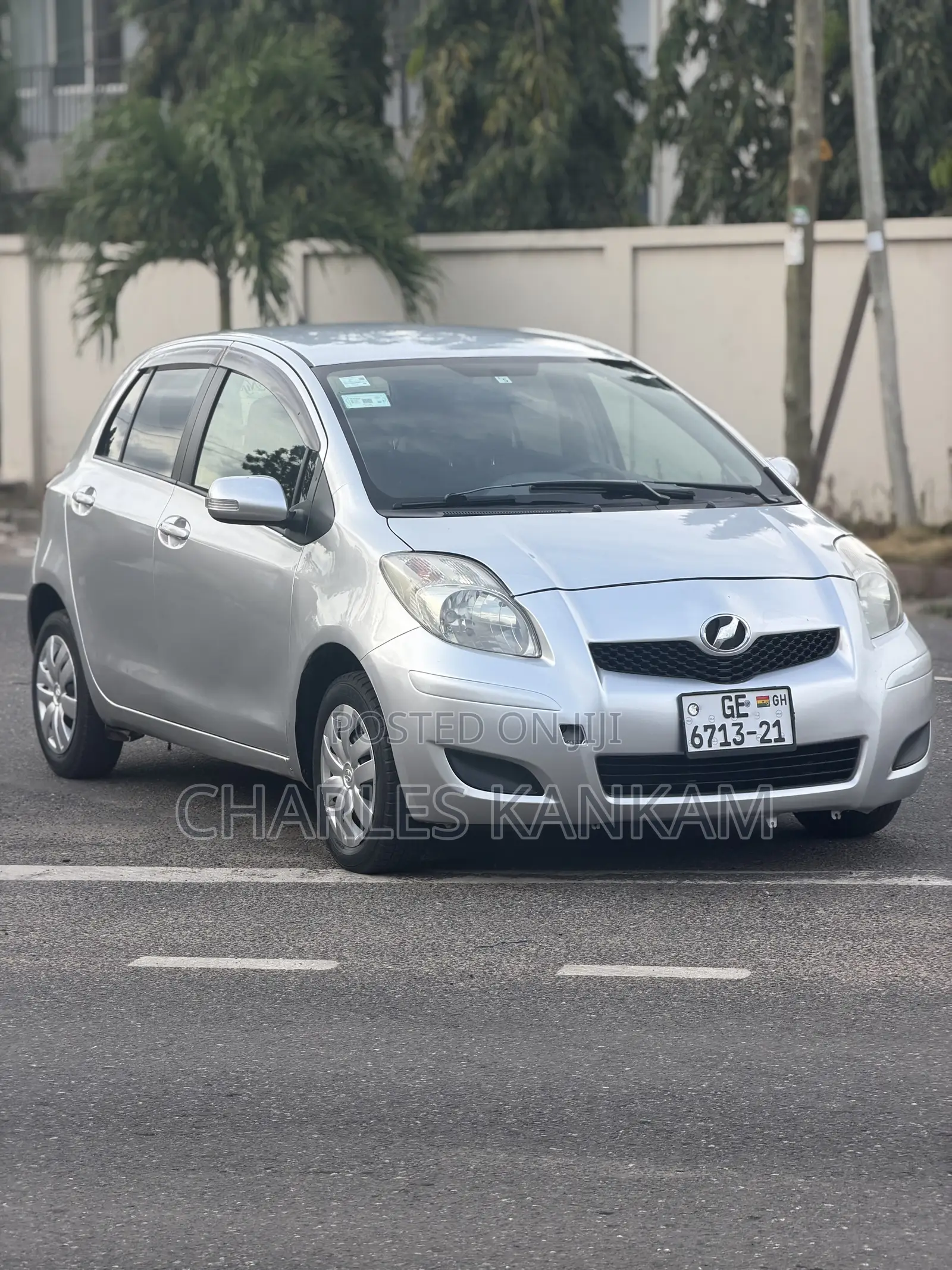 Toyota Vitz 1.0 FWD 5dr 2010 Silver