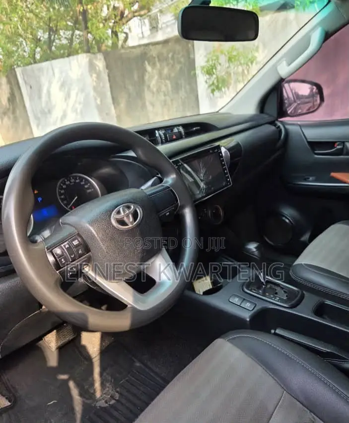 Toyota Hilux 2018 Gray