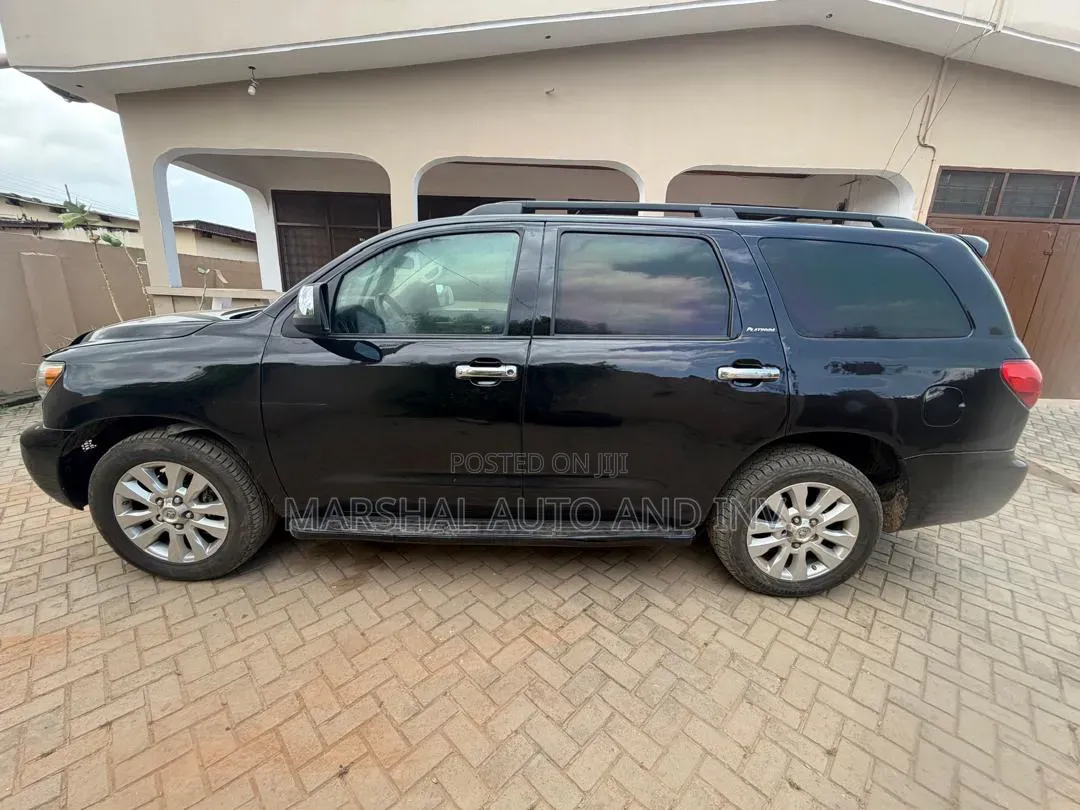 Toyota Sequoia SR5 4dr SUV 4WD (5.7L 8cyl 6A) 2012 Black