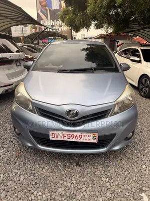 Toyota Vitz 1.5 FWD 5dr 2013 Blue