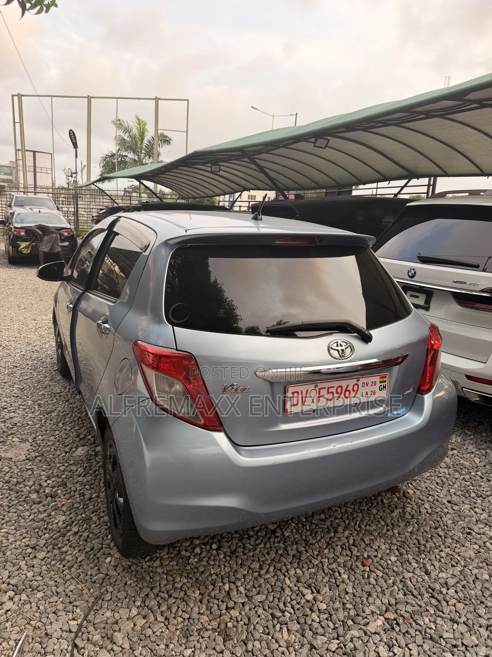 Toyota Vitz 1.5 FWD 5dr 2013 Blue