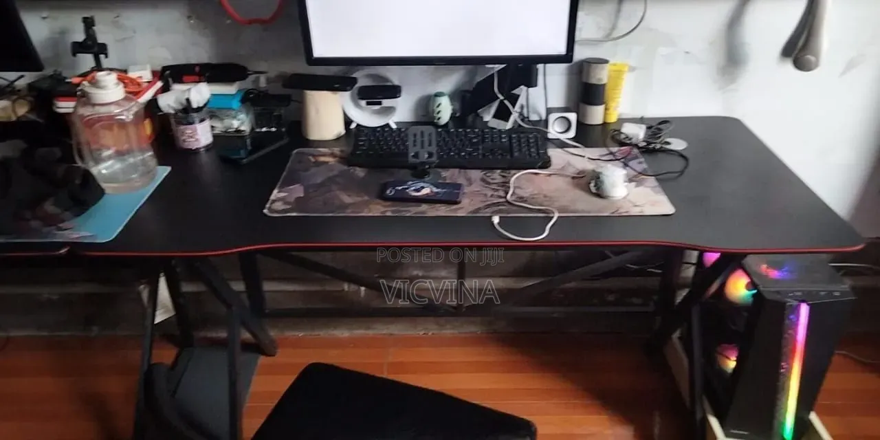 Office/Studio/Sturdy Table