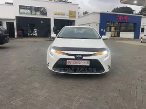 Toyota Corolla LE 2020 White