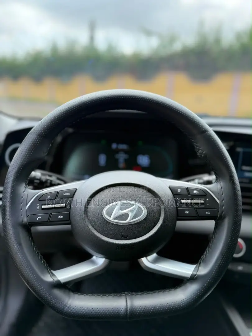 Hyundai Elantra 2025 White