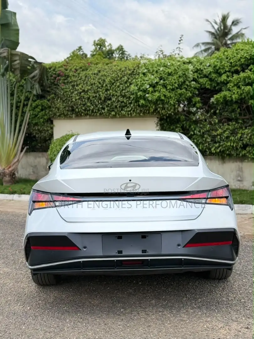 Hyundai Elantra 2025 White