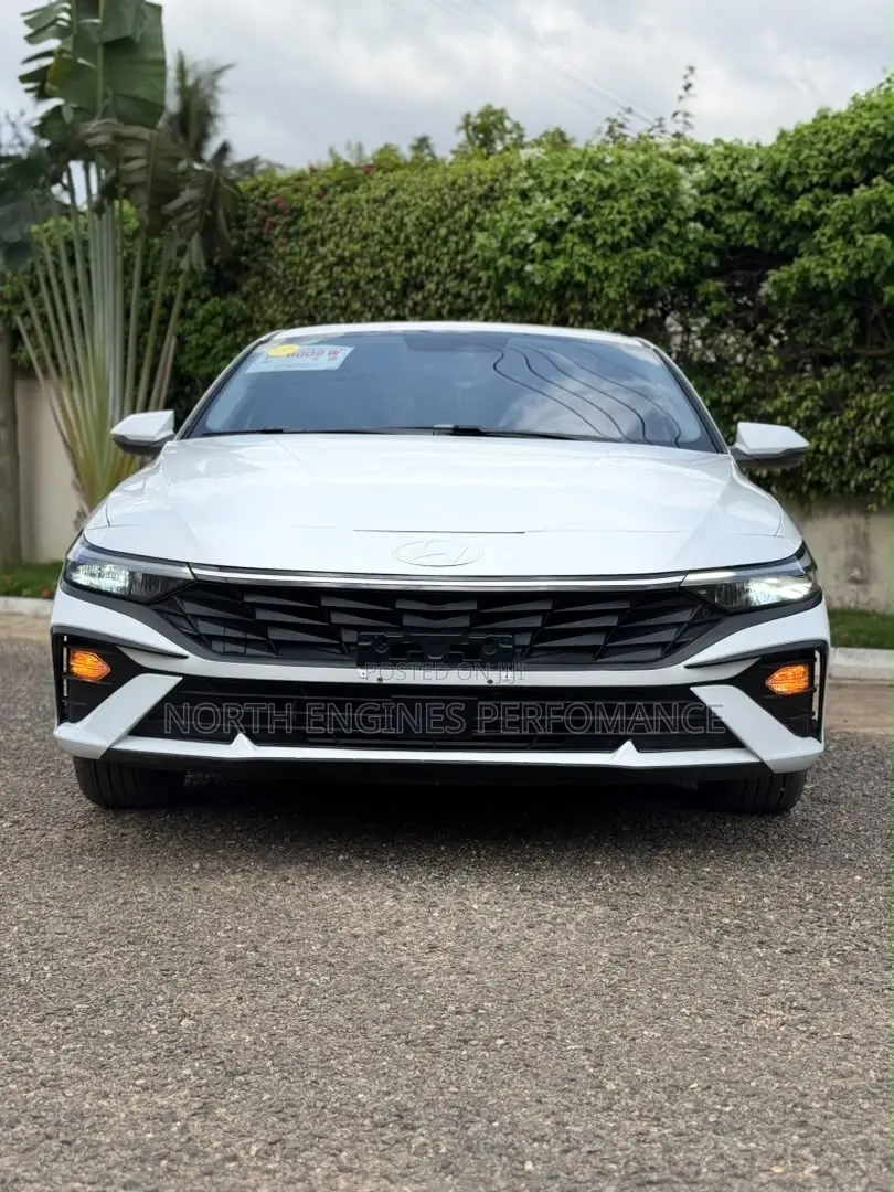 Hyundai Elantra 2025 White