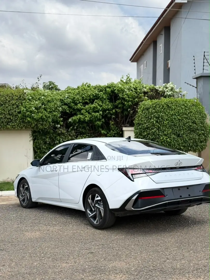 Hyundai Elantra 2025 White