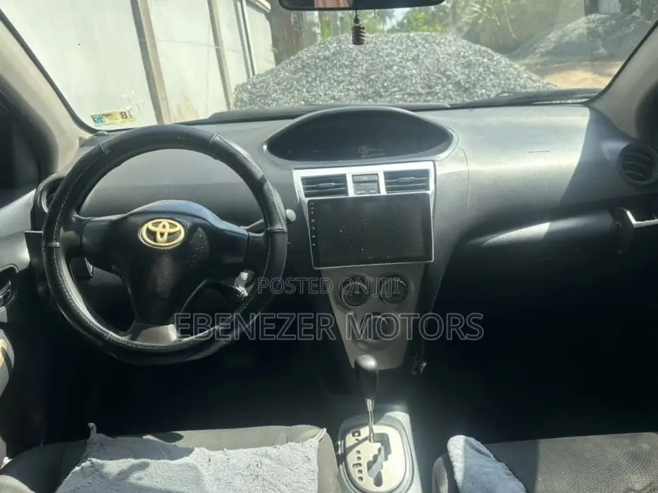Toyota Yaris 2009 Red