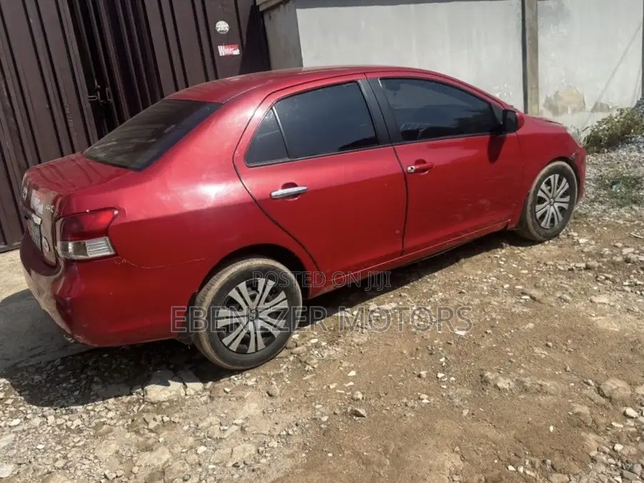 Toyota Yaris 2009 Red