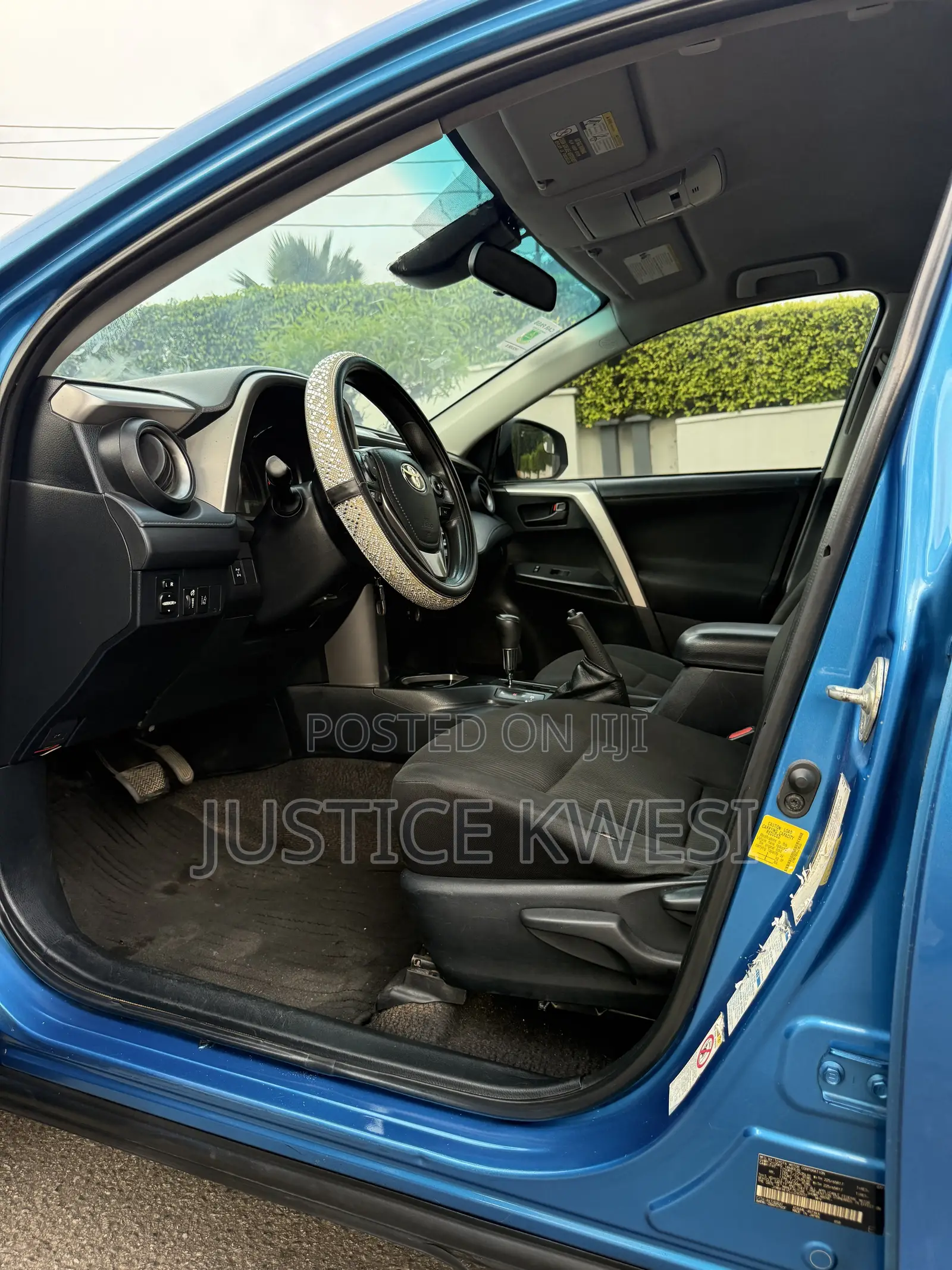 Toyota RAV4 LE 4dr SUV (2.5L 4cyl 6A) 2018 Blue