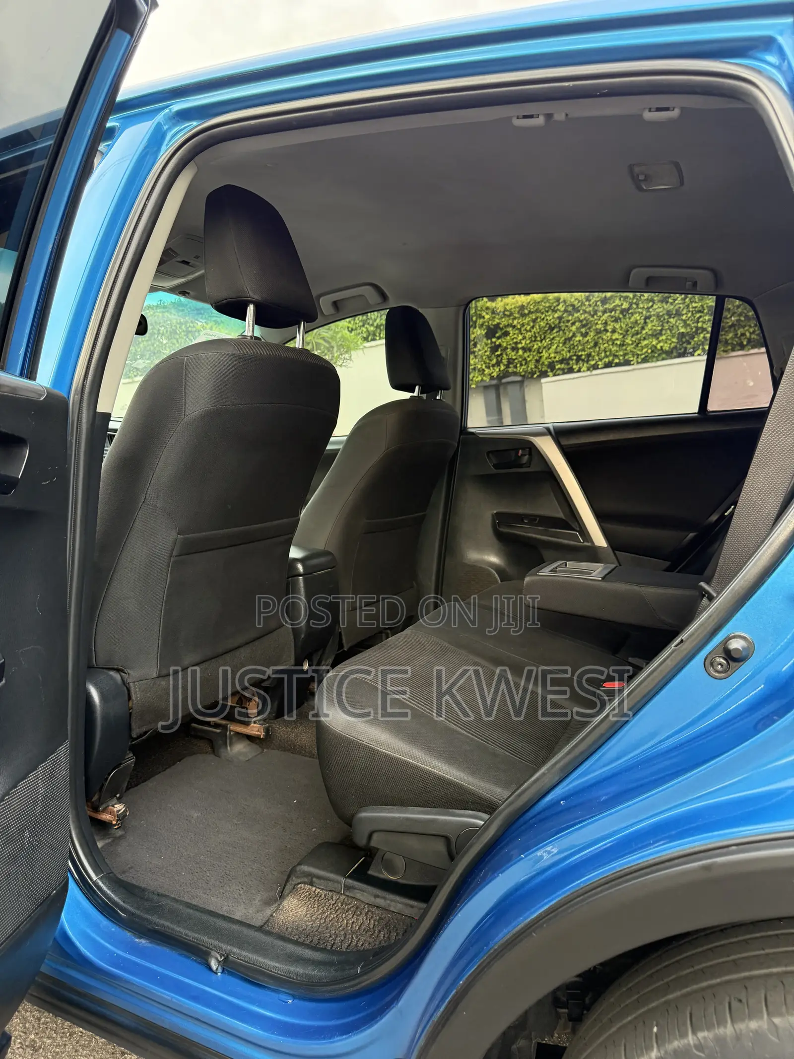 Toyota RAV4 LE 4dr SUV (2.5L 4cyl 6A) 2018 Blue