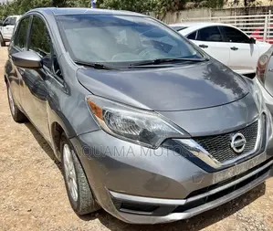 Nissan Versa 1.6 SV 2019 Gray