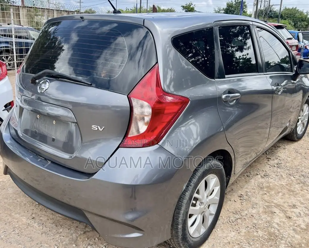 Nissan Versa 1.6 SV 2019 Gray