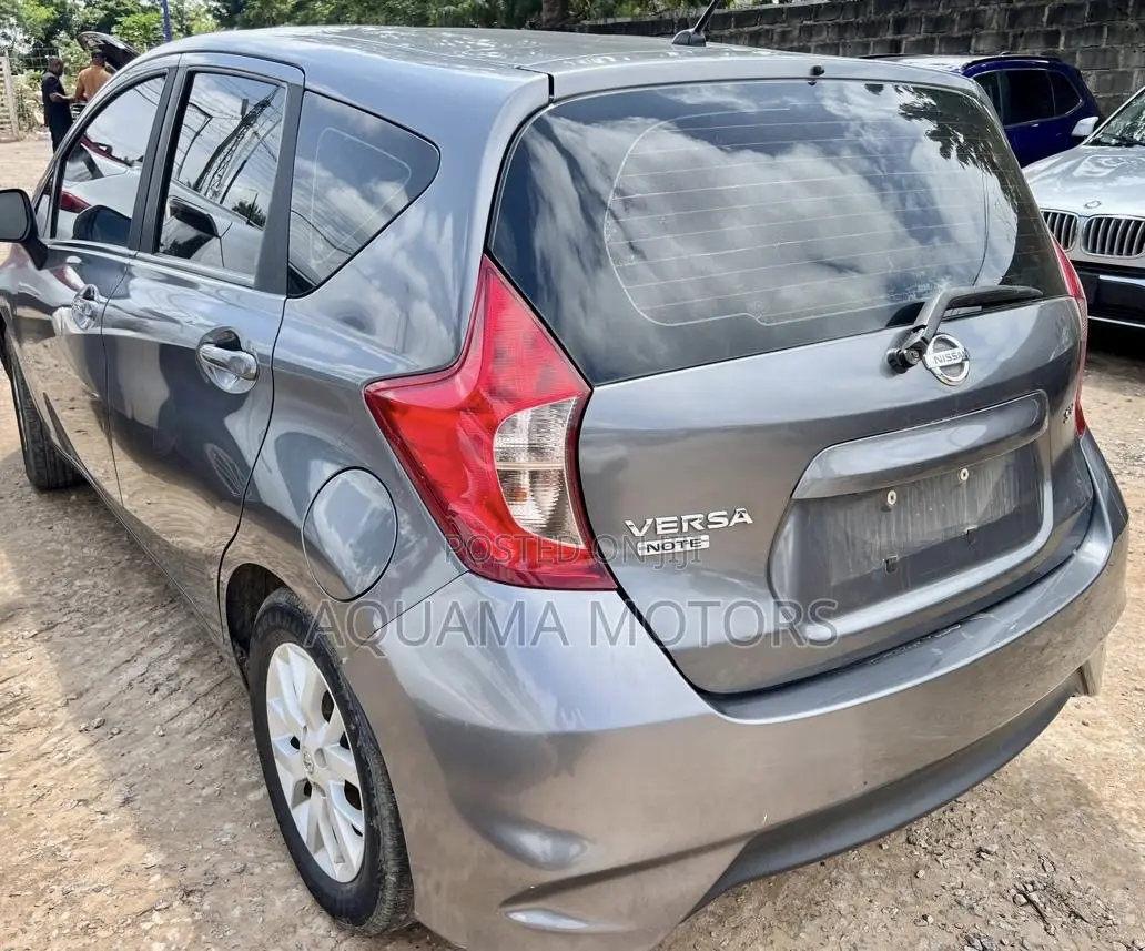 Nissan Versa 1.6 SV 2019 Gray