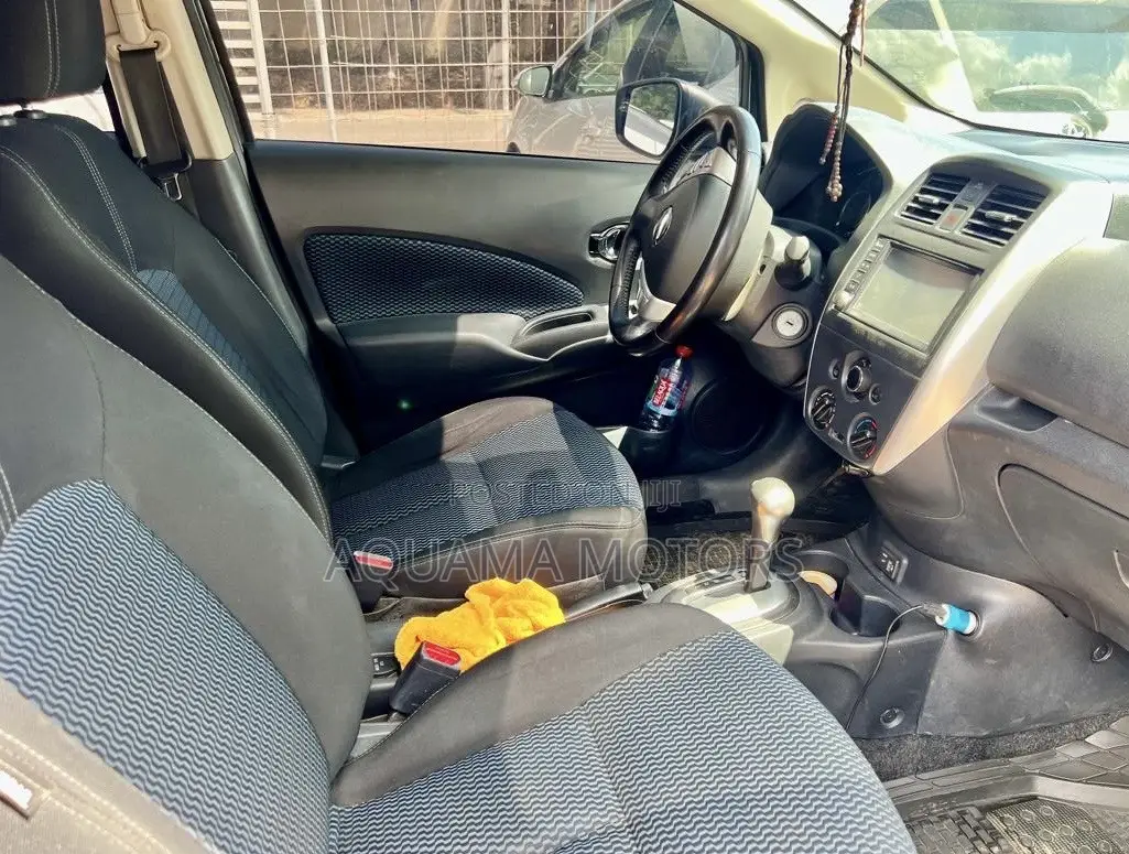 Nissan Versa 1.6 SV 2019 Gray