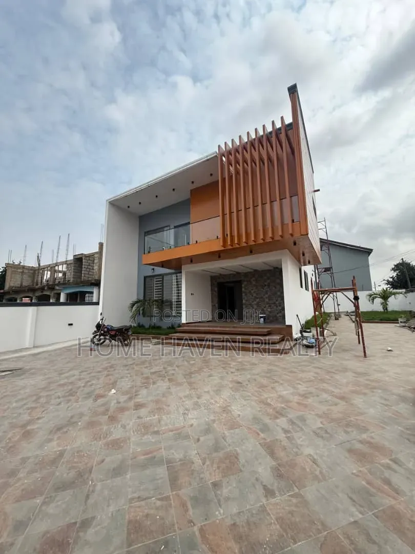 4bdrm House in Tantra Hills Spot M, Ola Achool Area for sale