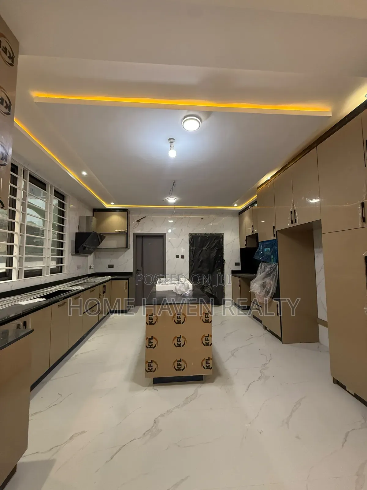 4bdrm House in Tantra Hills Spot M, Ola Achool Area for sale