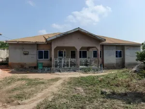 6bdrm House in Kumasi Metropolitan for sale