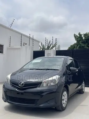 Toyota Vitz 1.3 AWD 5dr 2013 Black