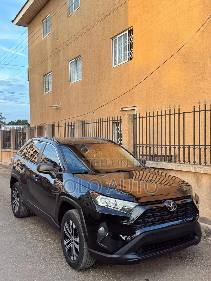 Toyota RAV4 LE 2021 Gray