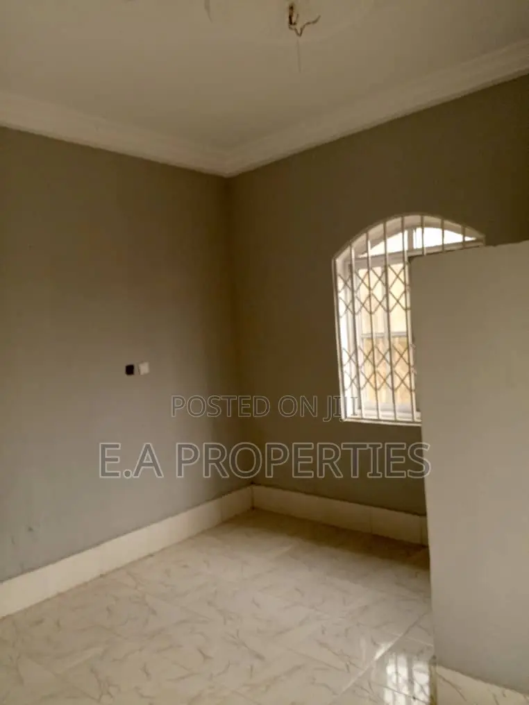 2bdrm Apartment in E A Properties, Main Station for rent