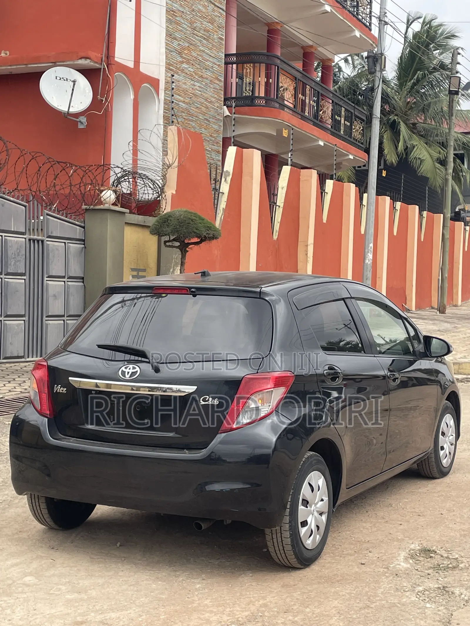 Toyota Vitz 1.3 AWD 3dr 2013 Black