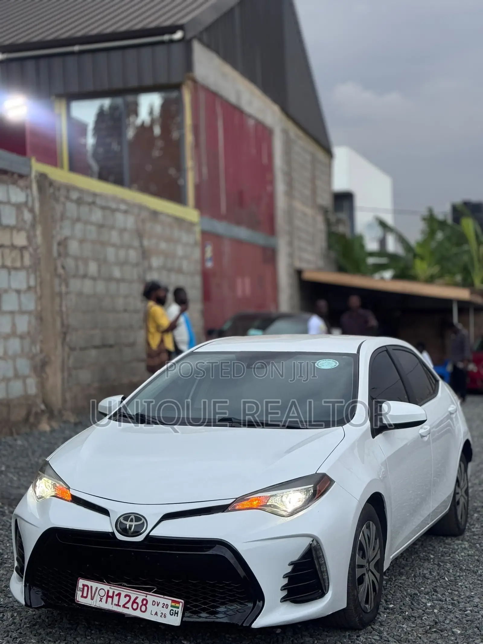 Toyota Corolla LE (1.8L 4cyl 2A) 2018 White