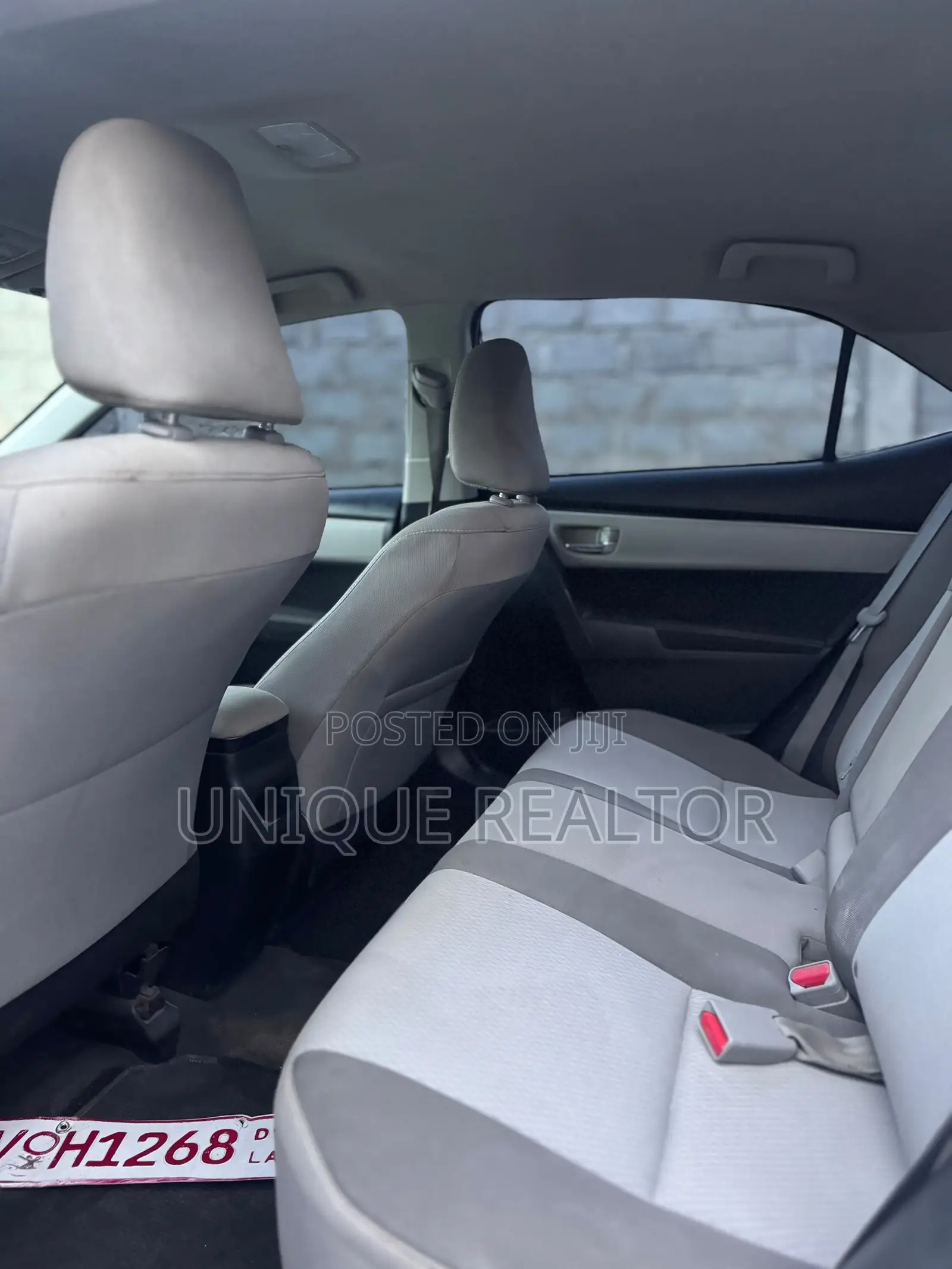 Toyota Corolla LE (1.8L 4cyl 2A) 2018 White