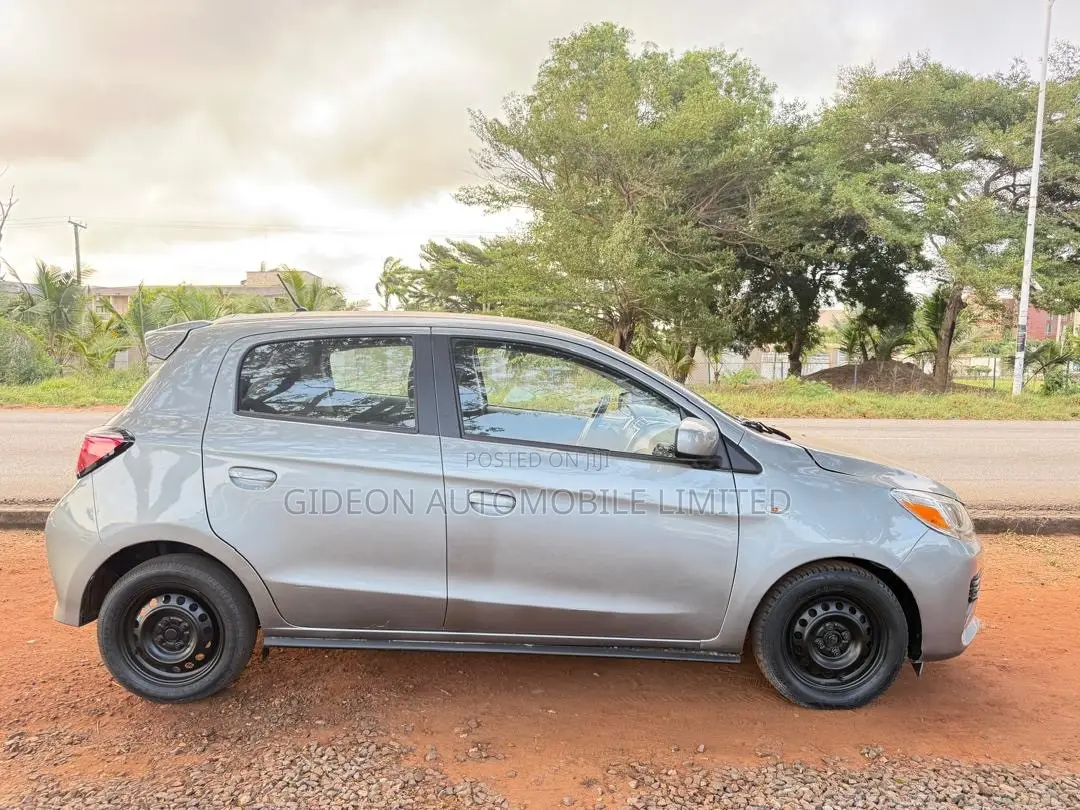 Mitsubishi Mirage SE 2022 Gray