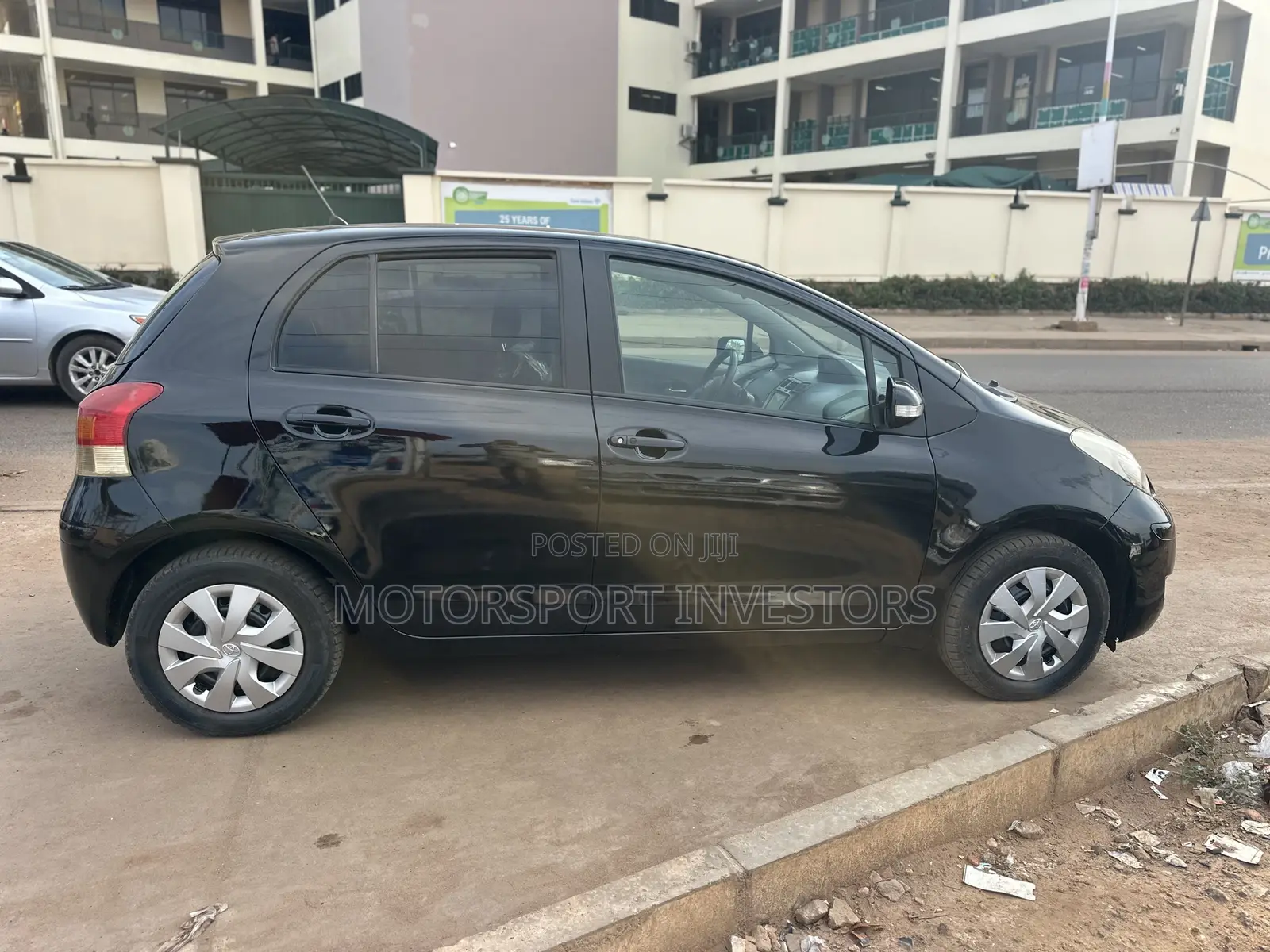 Toyota Yaris Base Hatchback 5dr 2010 Black