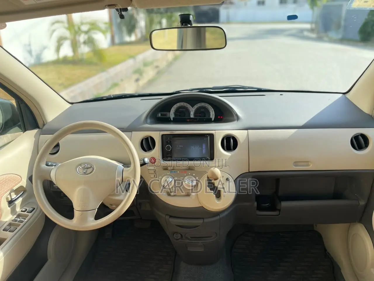 Toyota Sienta 1.5 AWD 2012 Brown