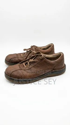 Secondhand Dr. Martens "John" Brown Leather Low-Top Oxfords