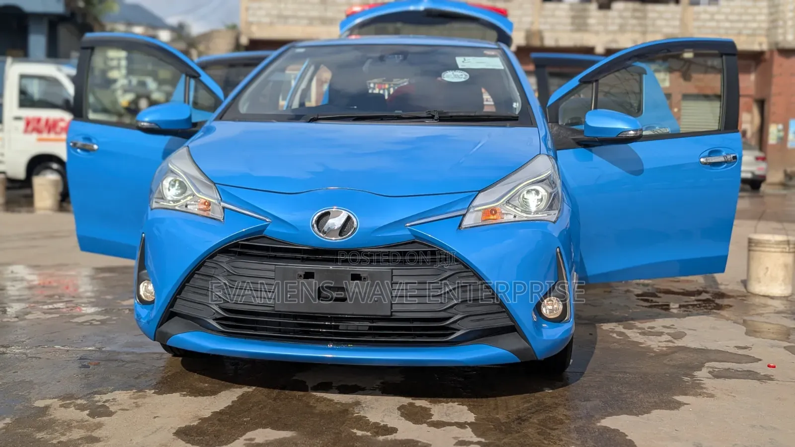 Toyota Vitz 1.3 FWD 5dr 2018 Blue