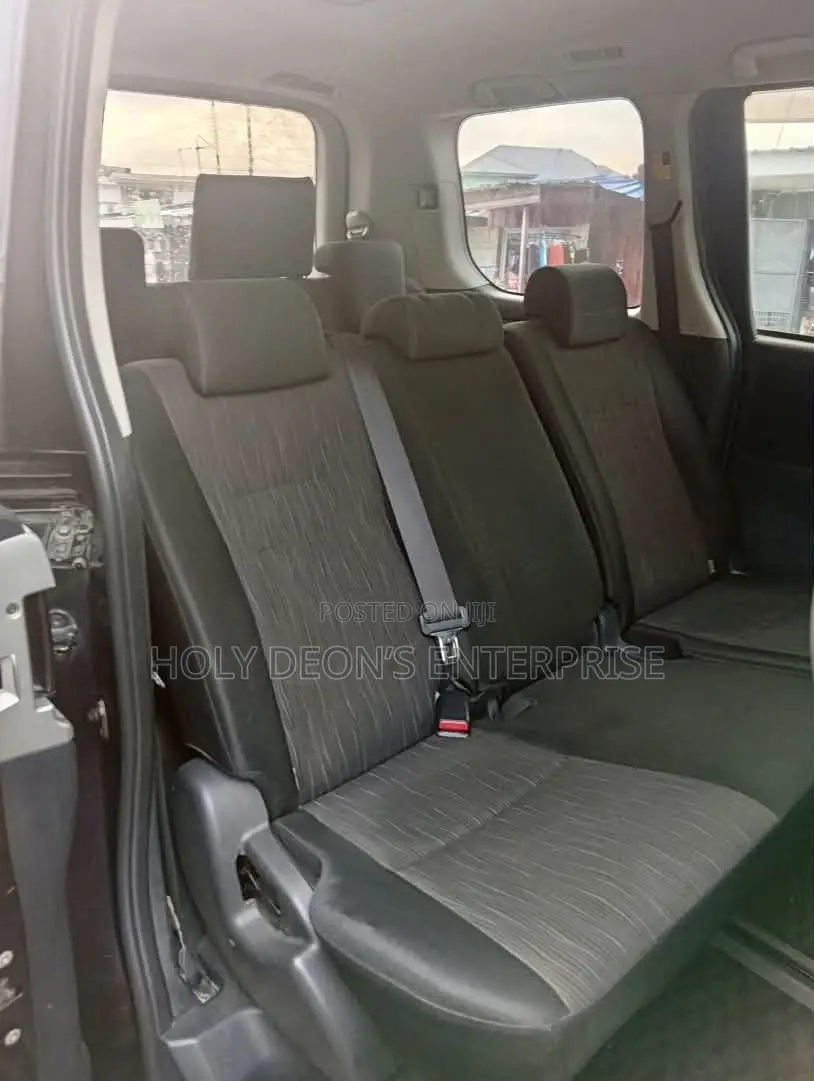 Toyota Voxy V 4WD 8-Seater 2012 Black