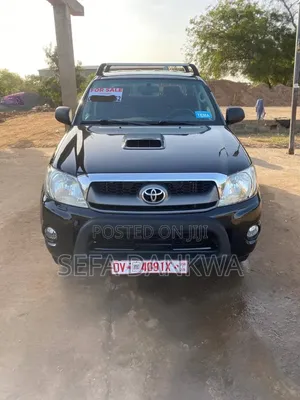 Toyota Hilux 2010 Black