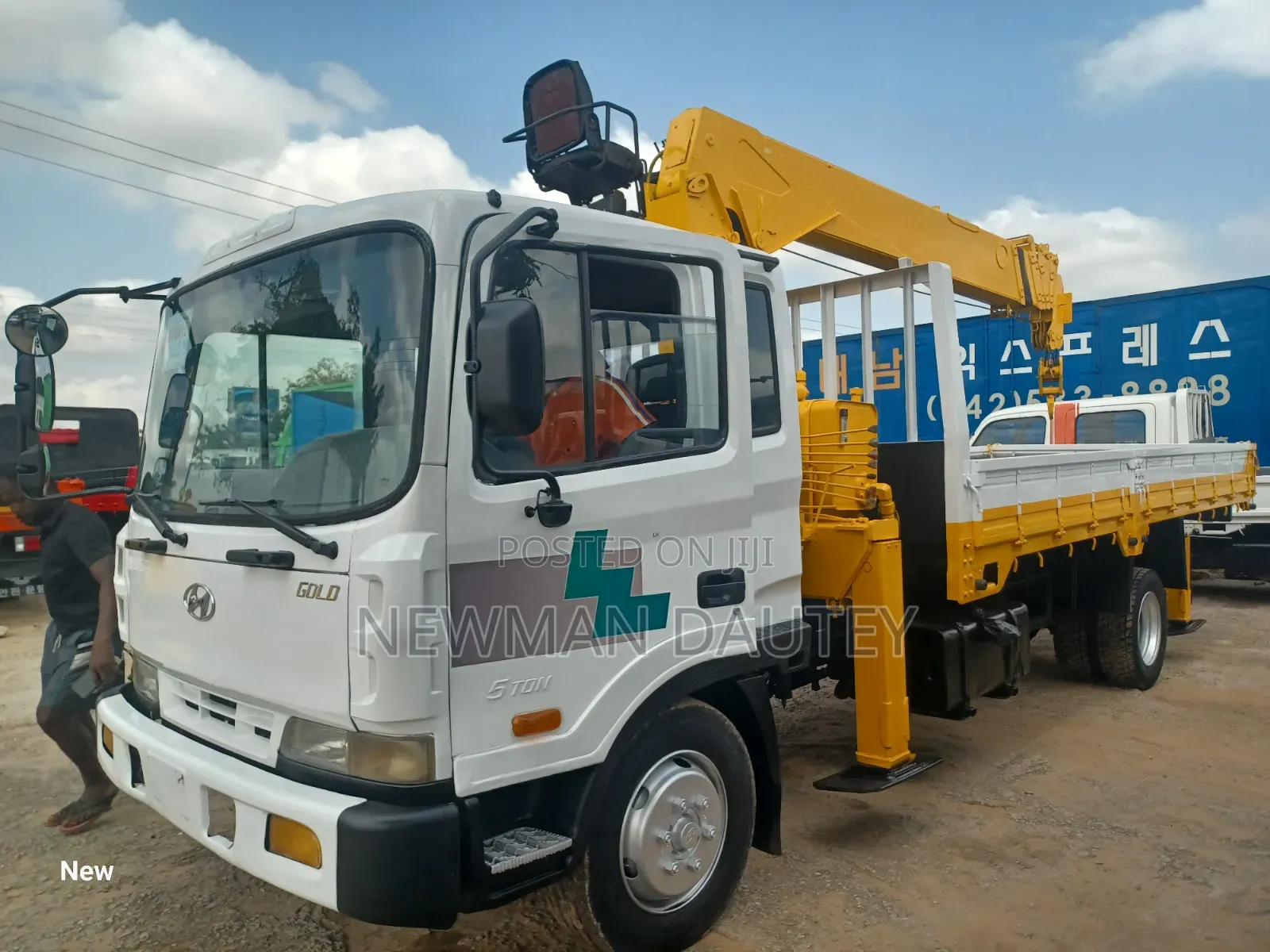 Hyundai Crane Truck