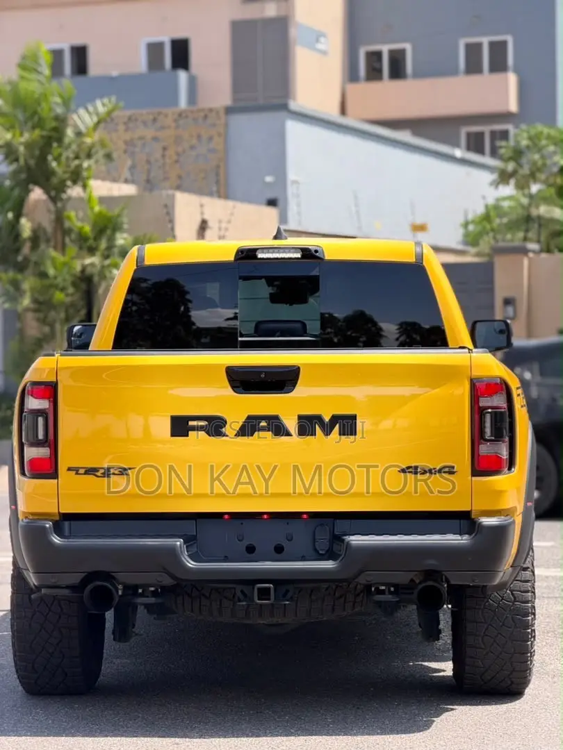 RAM ProMaster 2024 Yellow