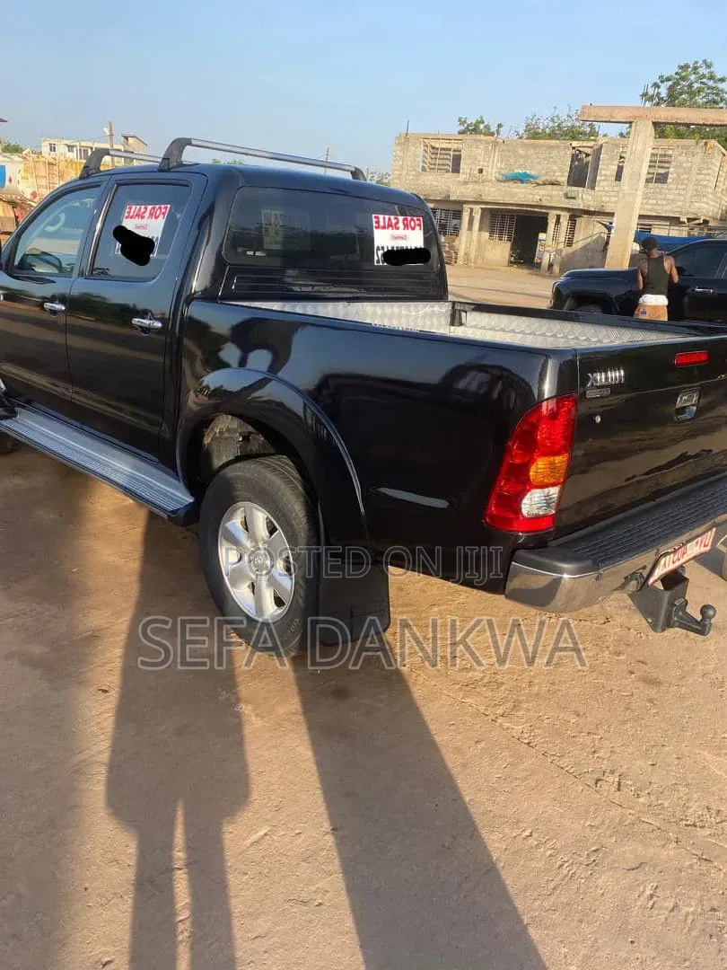 Toyota Hilux 2010 Black