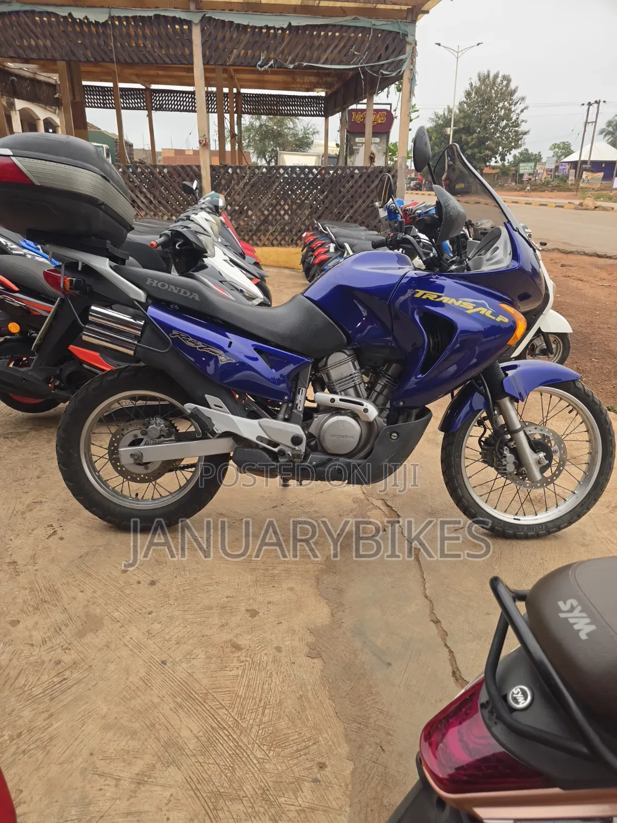 Honda Transalp XL600V 2015 Blue