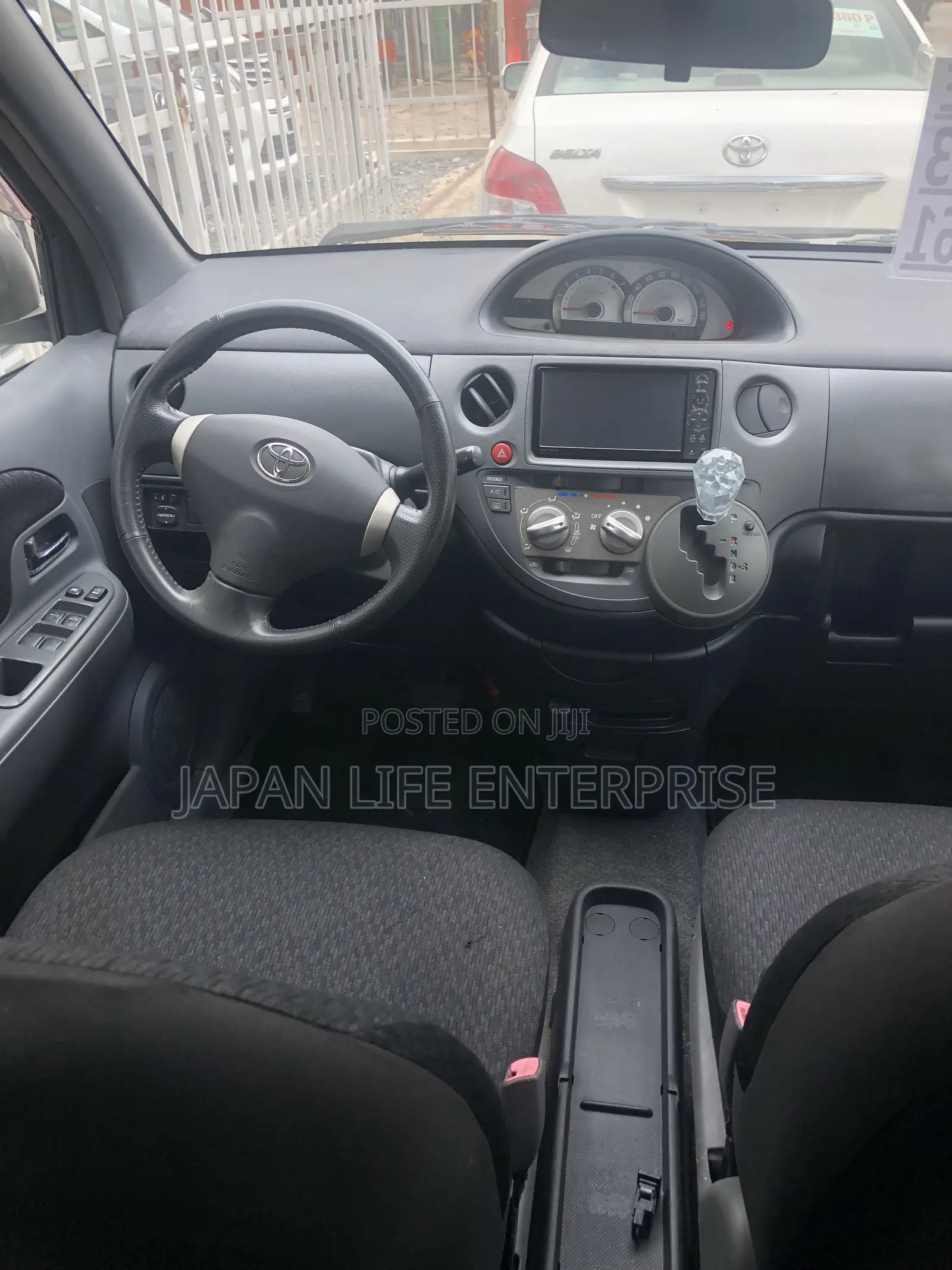 Toyota Sienta 2011 Burgundy