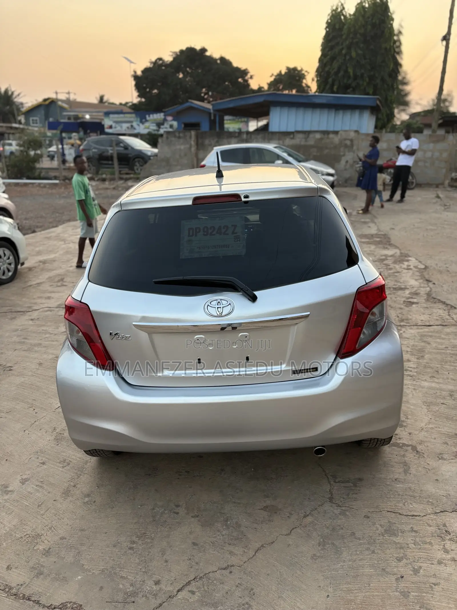 Toyota Vitz 1.3 FWD 5dr 2013 Silver