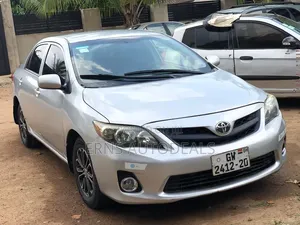 Toyota Corolla LE 4dr Sedan (1.8L 4cyl 4A) 2013 Silver