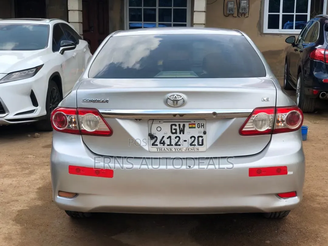 Toyota Corolla LE 4dr Sedan (1.8L 4cyl 4A) 2013 Silver