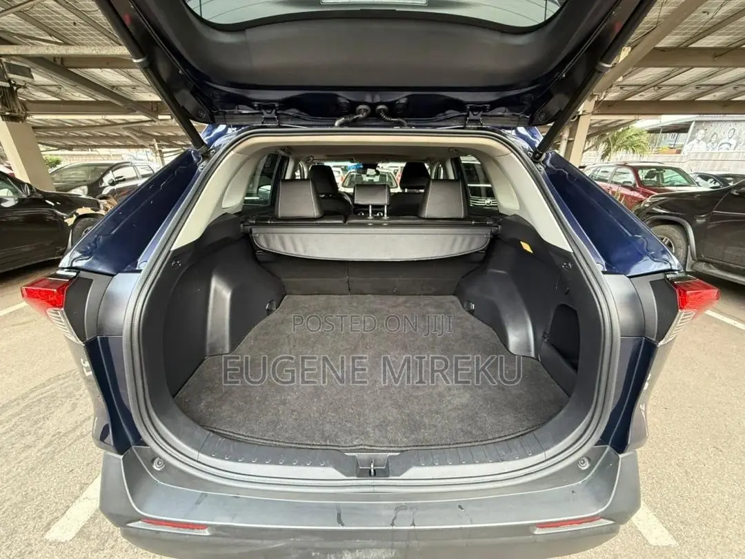 Toyota RAV4 XLE Premium FWD 2020 Blue